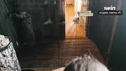 отсасывает хуй мужику в парилке сауны