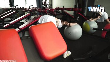 Спортсменки: Тренер отодрал в постели фитоняшку  из спортзала