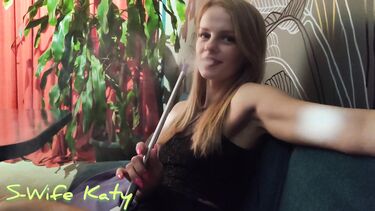 Русское порно на кухне: Встретила фаната в ночном клубе и получила сперму на лицо
