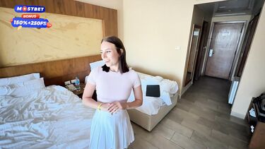 Выебал администратора отеля, угрожая плохим отзывом
