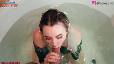 Нимфоманка развела сводного брата на секс в ванне
