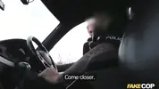 полицейский предложил подвезти незнакомку