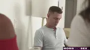 попался на тайной дрочке члена на кухне