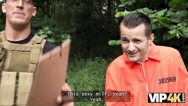 Милфа развела на еблю заключенного перед амнистией