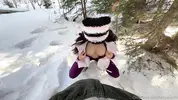 опустилась на корточки и отсосала хуй