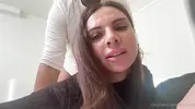 селфи ракурс в позе лежа на животе