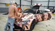 трахает сучку на капоте и душит за шею
