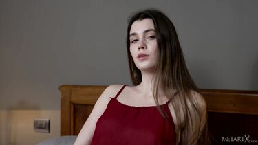 Danna Bliss ласкает себя секс игрушкой и пальчиками