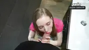 отсасывает стояк в ванной комнате
