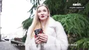 предложил туристке денег за показ сисек