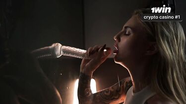 YunaverseX: Горловой минет и ебля стоя с самотыком на присоске в душевой кабинке