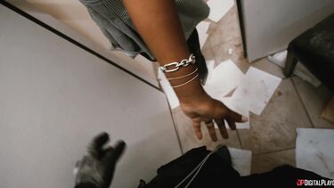 Tia Maria: Спецназовец спасает сочную негритянку Тиа Марию от террористов и получает секс в награду