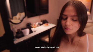 Не нашла денег и заплатила курьеру узкой пиздой