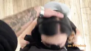 наглец дает в рот замужней уборщице