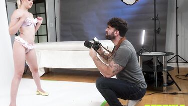 Team Skeet: Молодая девушка изменяет парню с фотографом на эротической фотосессии