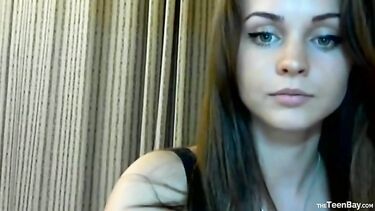 Русский стриптиз в вебкам чате от Valensia XXX