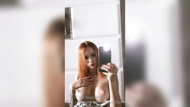 Селфи от Шурыгиной в зеркале с голой жопой и титьками