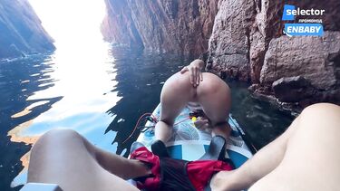 Минет незнакомцу на сапборде в открытом море между скал