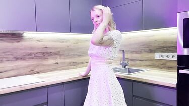 На кухне: Ужин я тебе не приготовила, но готова предложить свою пизду