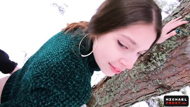 Потрахаться в заснеженном парке? Да, запросто!