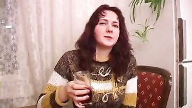 Бухие танцы пьяной соседки с большими сиськами