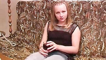 Стриптиз и дрочка пизды от захмелевшей Наташки