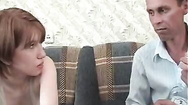 Нарезавшаяся до поросячьего визга Сонька с большими сиськами сделала минет